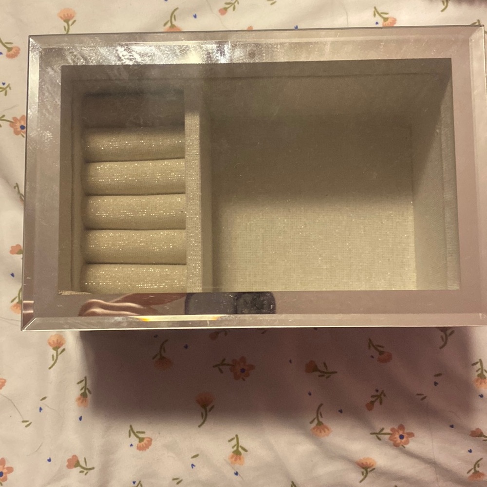 Jewelry case